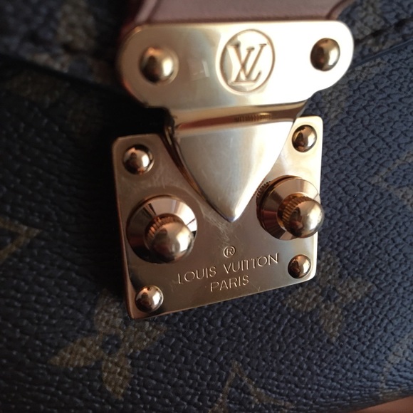 SOLD LV Pochette Metis Monogram - Picture 5 of 15